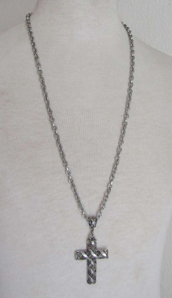 Vintage Silver-Tone Cross Pendant Necklace | Etched Diagonal Detail | 62cm Chain