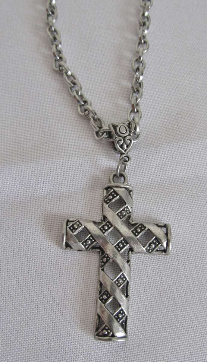 Vintage Silver-Tone Cross Pendant Necklace | Etched Diagonal Detail | 62cm Chain