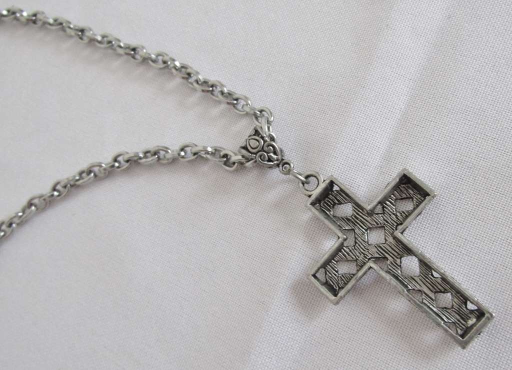 Vintage Silver-Tone Cross Pendant Necklace | Etched Diagonal Detail | 62cm Chain