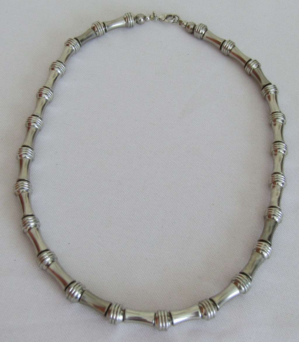 Vintage quality silver tone metal beads necklace