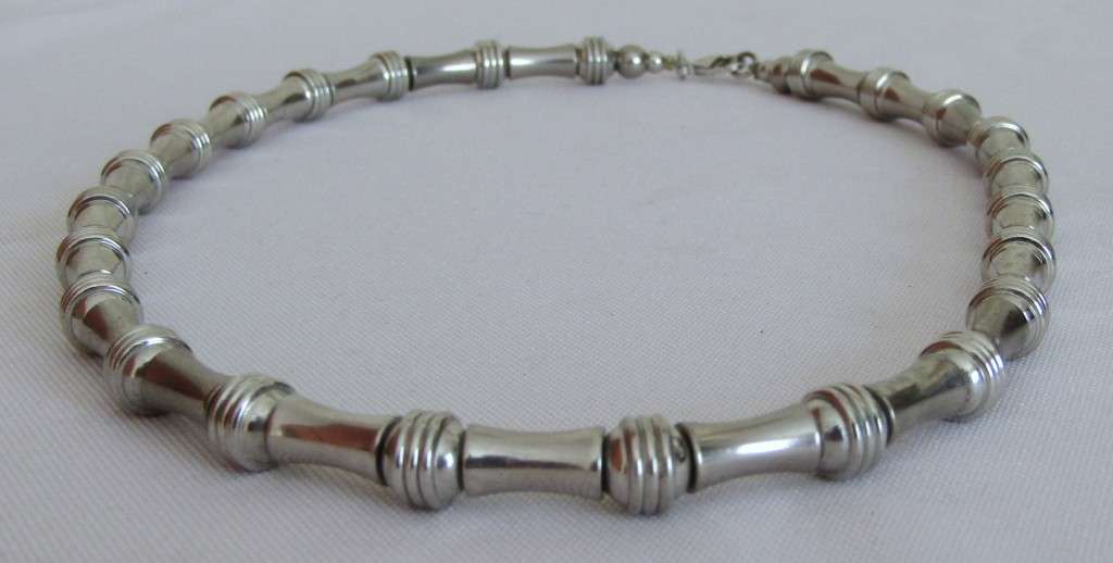 Vintage quality silver tone metal beads necklace