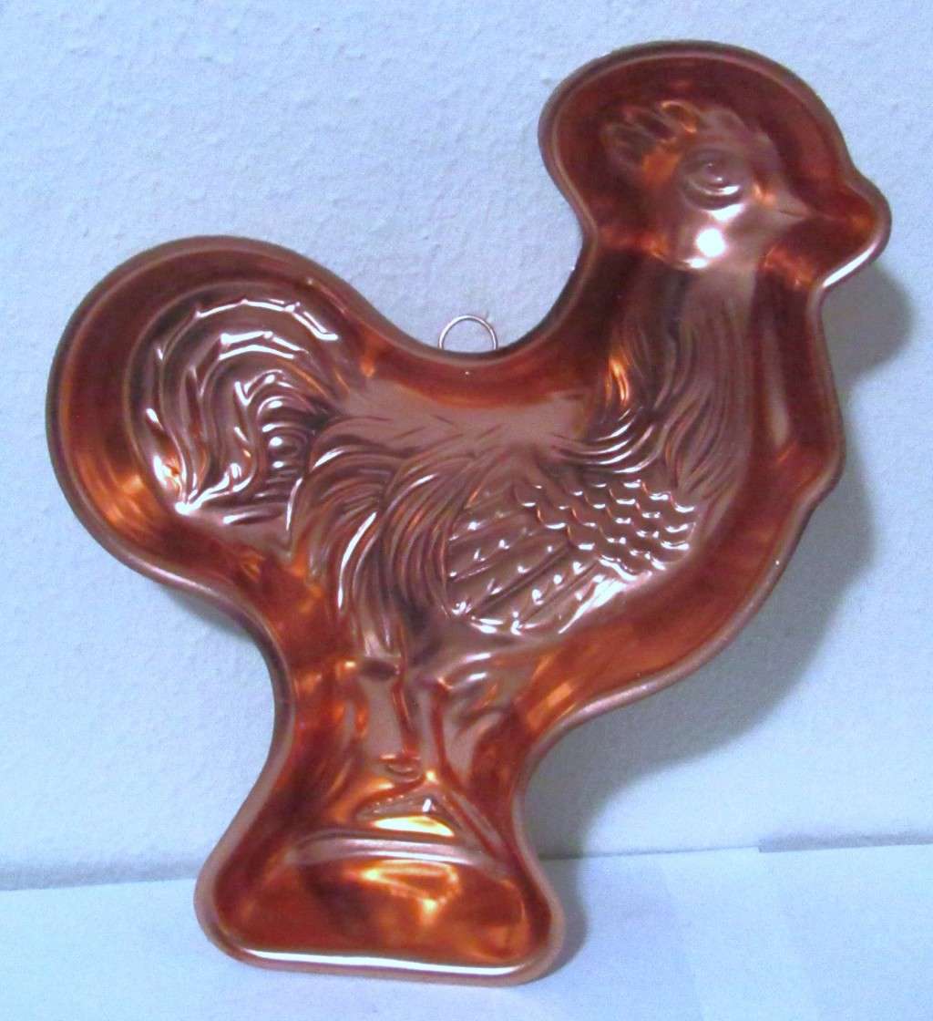 Vintage Rooster Mold Copper Tone Aluminum 3.5 Cup Wall Hanging