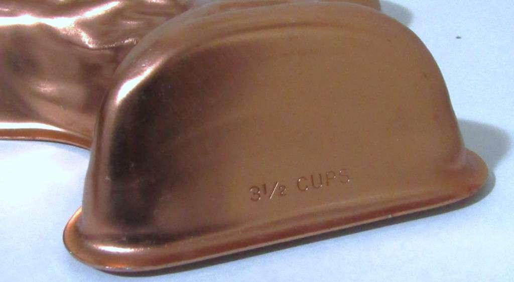 Vintage Rooster Mold Copper Tone Aluminum 3.5 Cup Wall Hanging