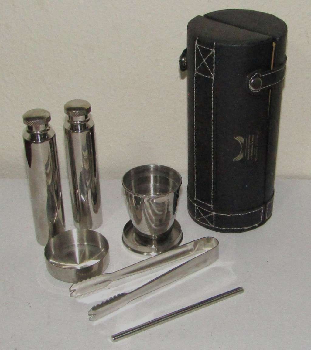 Vintage Whiskey Hipflask Travel Set in Case