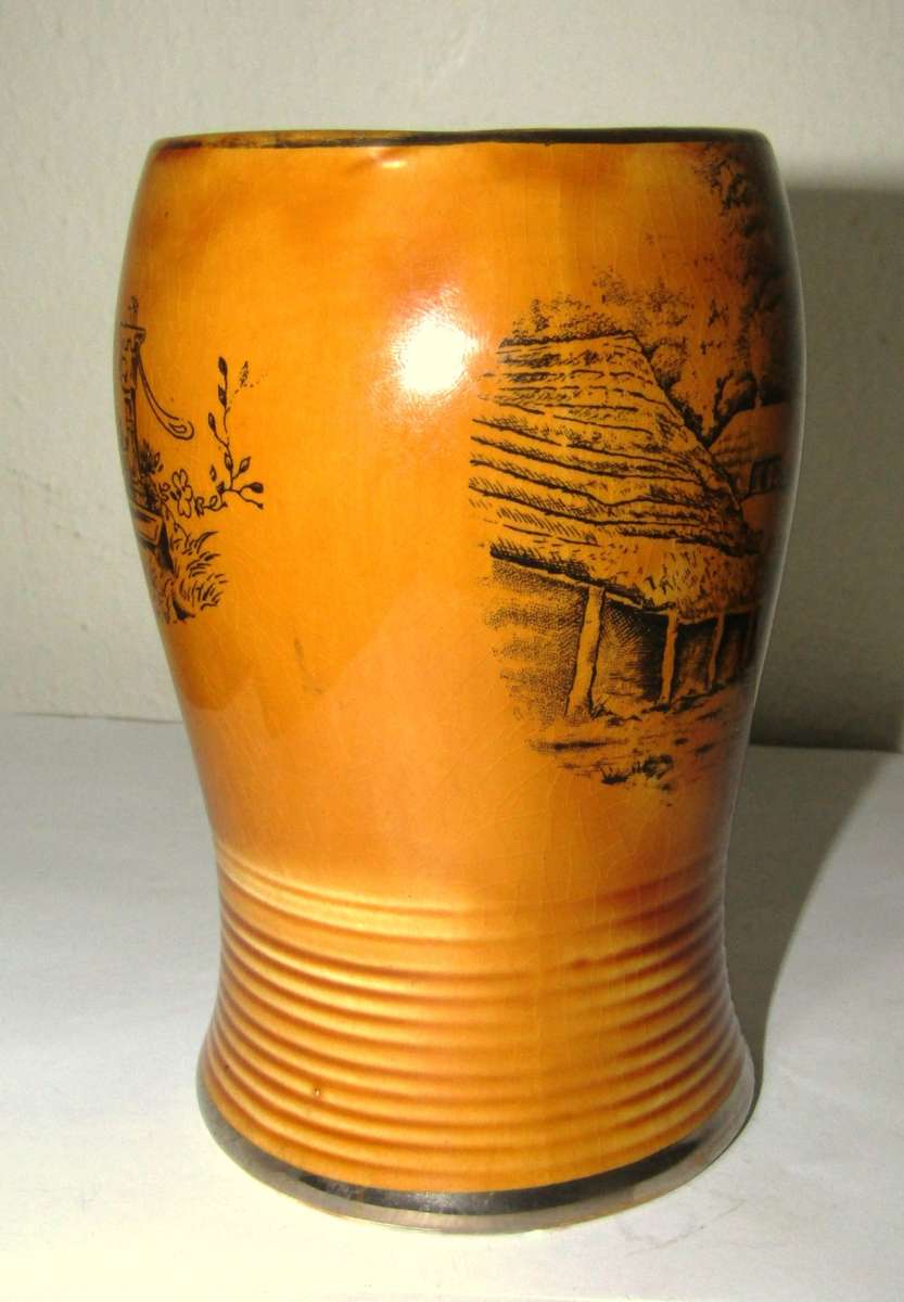 Vintage Crown Devon Fieldings Musical Mug - 902