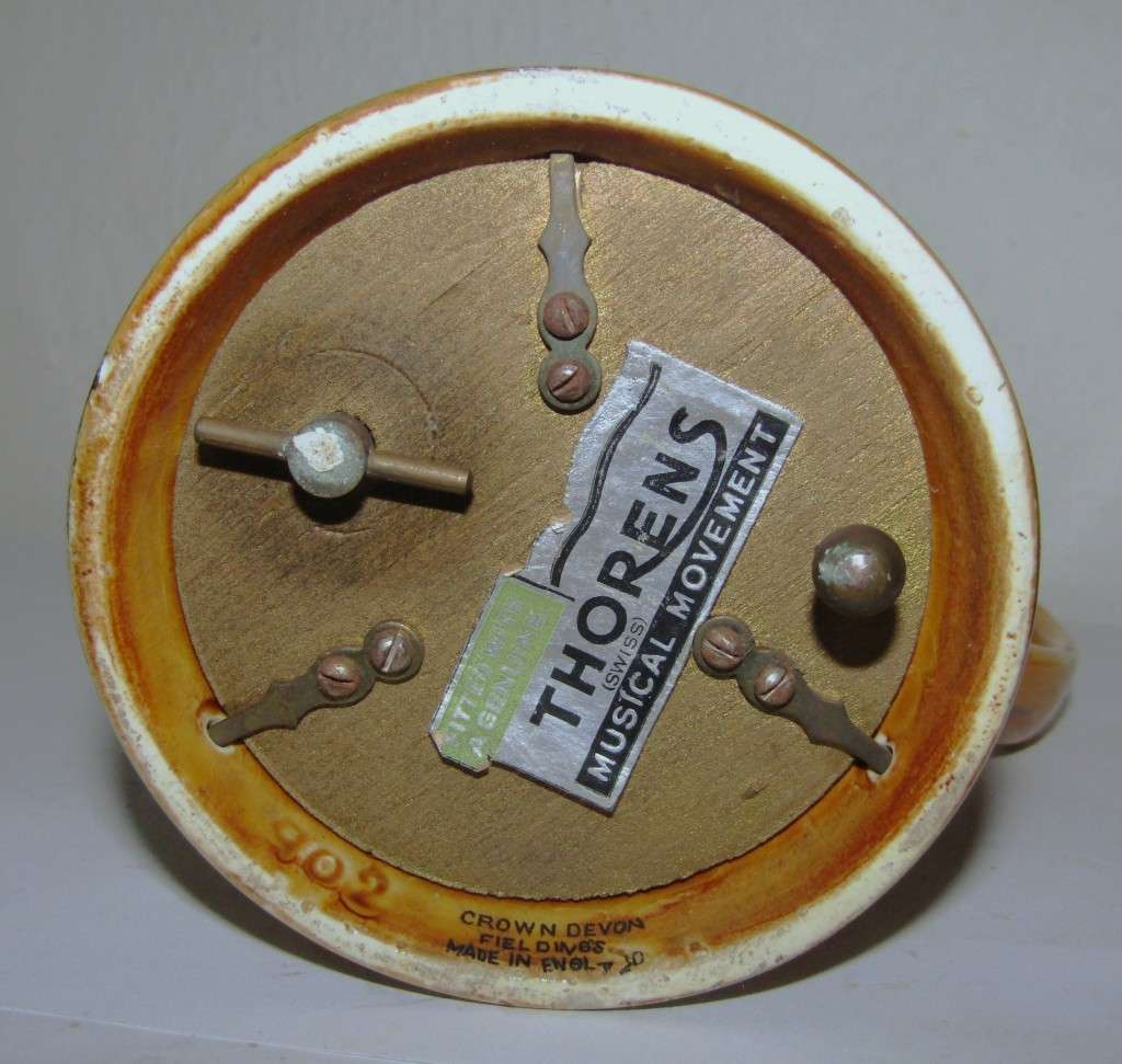 Vintage Crown Devon Fieldings Musical Mug - 902