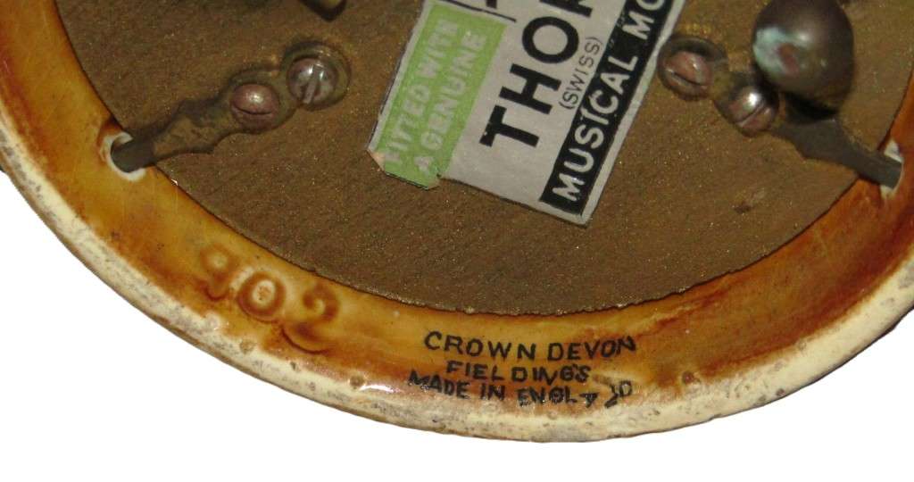 Vintage Crown Devon Fieldings Musical Mug - 902