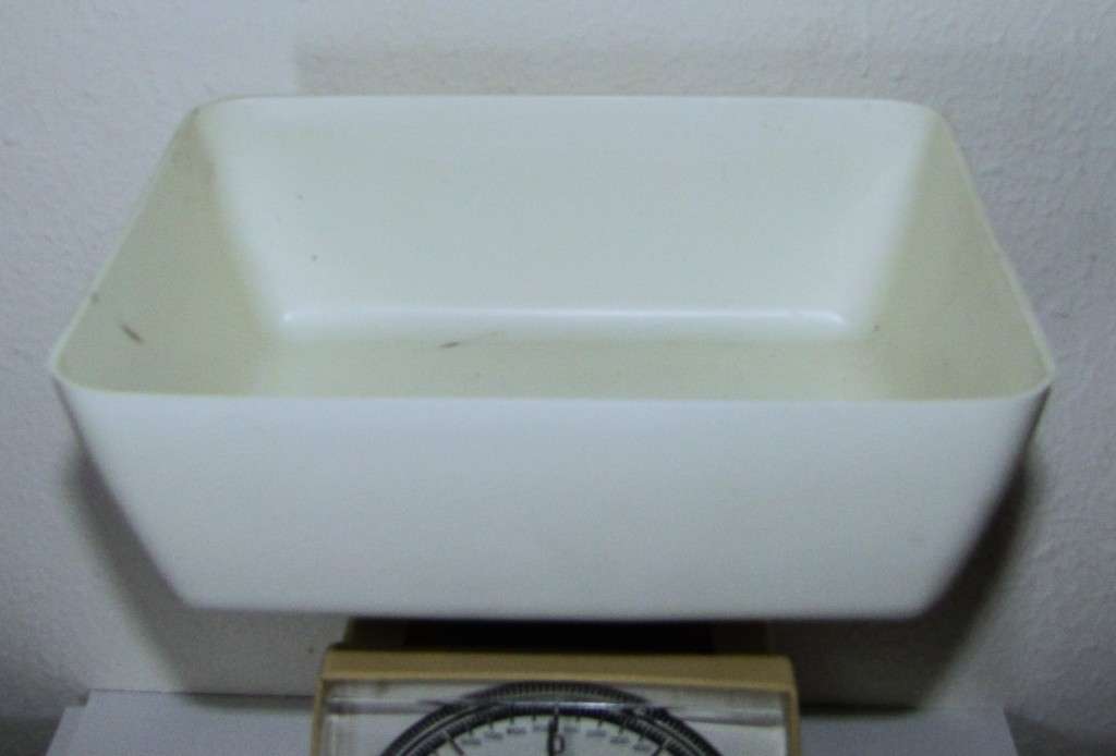 Retro Gold Line Kitchen Scale Made in Ireland c1970