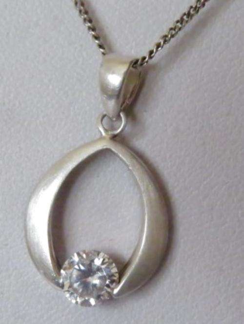 Marked 925 2 mm Silver chain with marked 925 silver pendant and a single clear stone