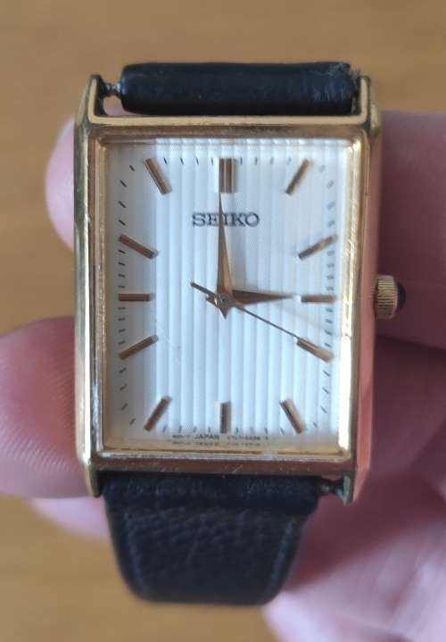 Seiko V701-5E10 vintage gold watch