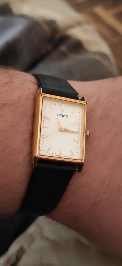 Seiko V701-5E10 vintage gold watch