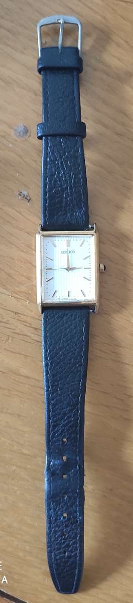 Seiko V701-5E10 vintage gold watch