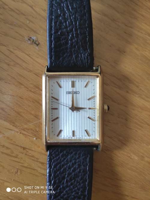 Seiko V701-5E10 vintage gold watch