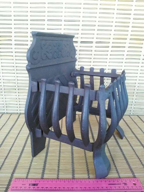 CASTIRON FIRE GRATE 1914 TIME PERIOD IN IMACULATE CONDITION.