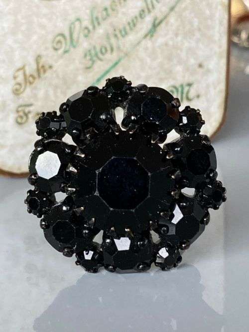 Most gorgeous and beautiful Vintage Black Glass Jet Brooch - Stunning