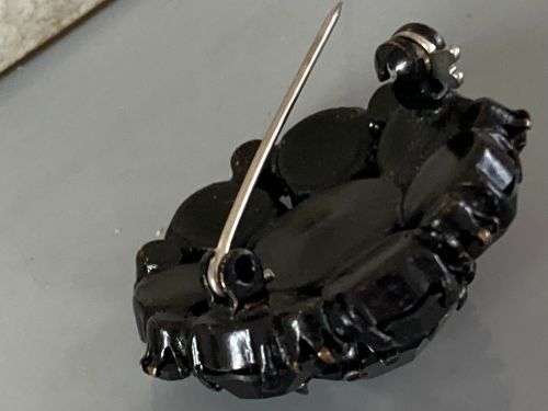Most gorgeous and beautiful Vintage Black Glass Jet Brooch - Stunning