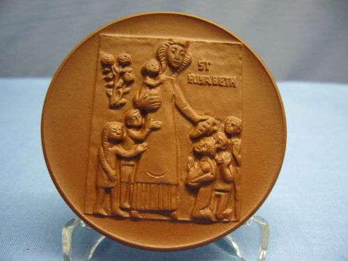 RARE 1981 Large ORIGINAL Meissen Porcelain Medal - St Elisabeth 750 Jahre `DEN ANDEREN SUCHEN`