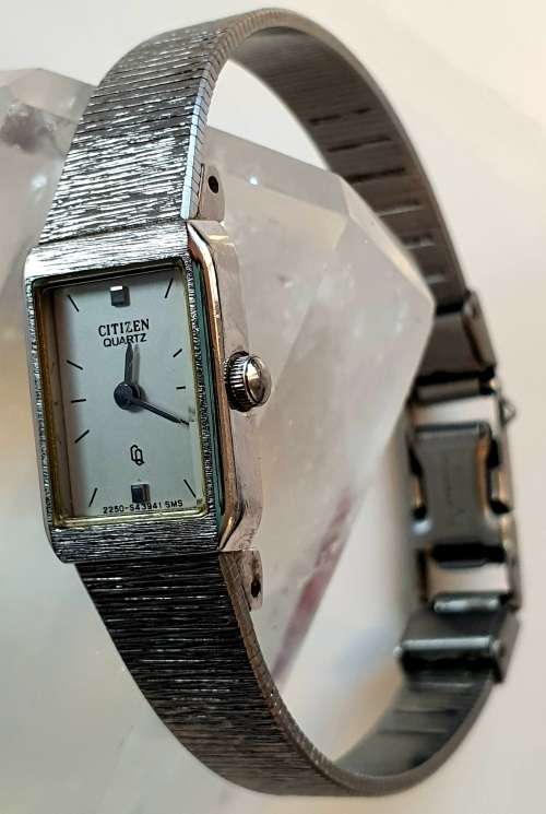 Stunning Wrist Watch - ORIGINAL VINTAGE CITIZEN - QUARTZ - Remarkable Condition