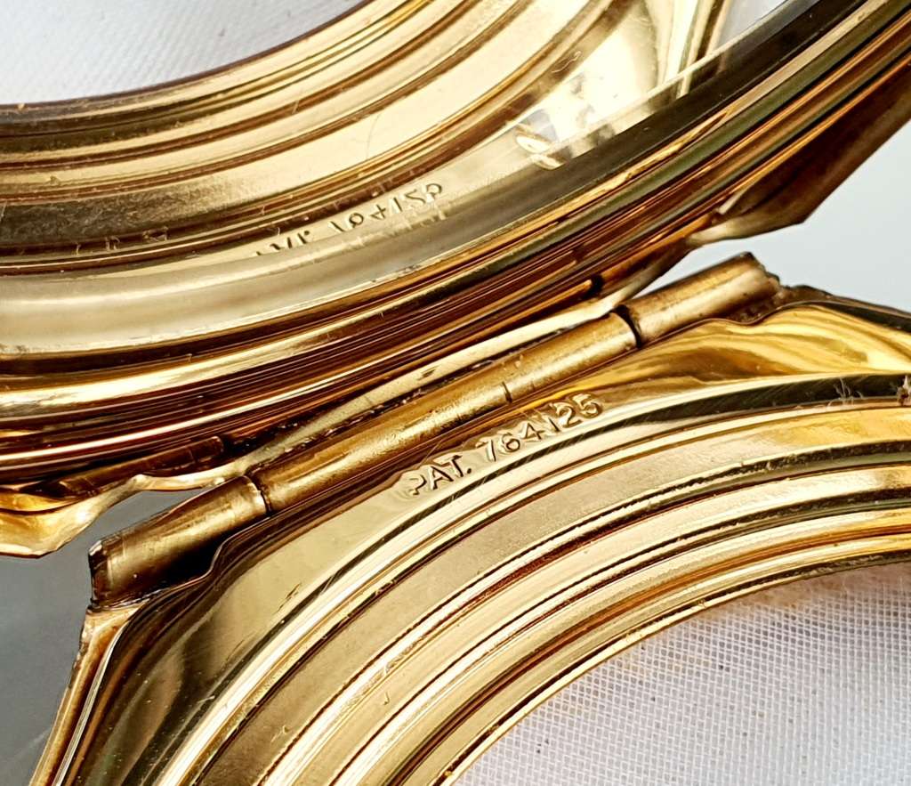 VINTAGE STRATTON QUEEN CONVERTIBLE COMPACT - TOP CONDITION