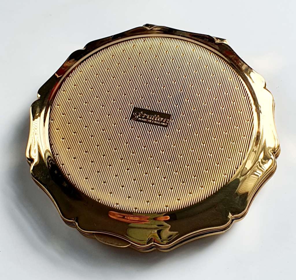 VINTAGE STRATTON QUEEN CONVERTIBLE COMPACT - TOP CONDITION