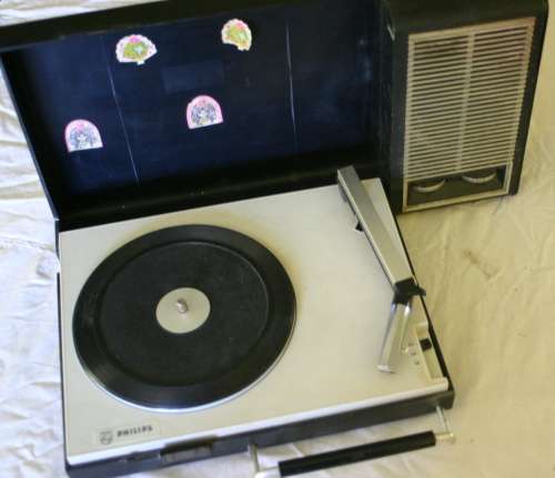 VINTAGE 70`S PHILIPS PORTABLE RECORD PLAYER