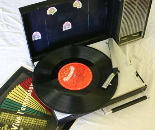 VINTAGE 70`S PHILIPS PORTABLE RECORD PLAYER