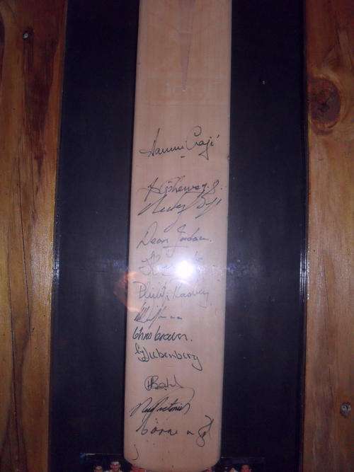 Cricket bat signed by Hansie Cronje