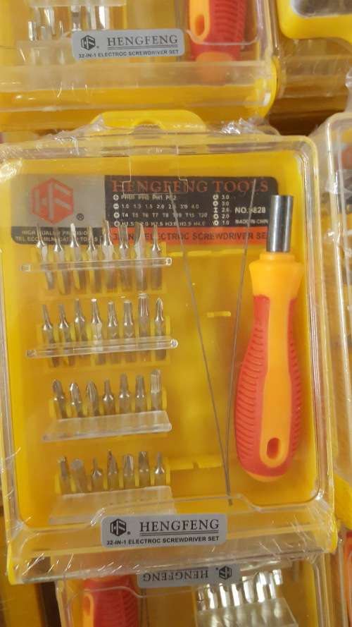 REDUCED TO CLEAR! 32 in 1 screwdriver set. VIEW OTHER CLEARANCE AUCTIONS!