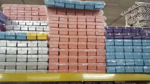 REDUCED TO CLEAR! Gift boxes. Various colors. See other clearance auctions!