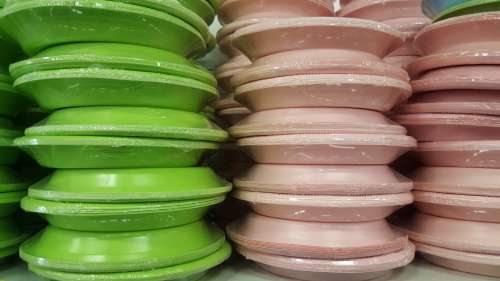 CLEARANCE SALE!! Plastic tableware! Plates. Various colors. See other clearance auctions!