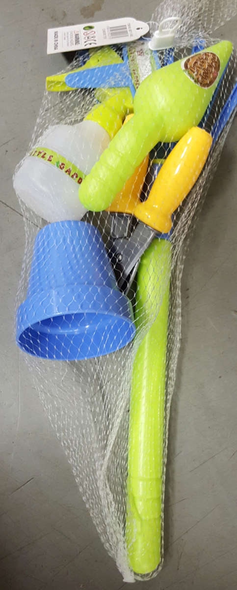 REDUCED TO CLEAR!!! Little gardener set!! See our other clearance auctions!.