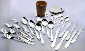CLEARANCE SALE!! 24pc cutlery set. See other clearance auctions!