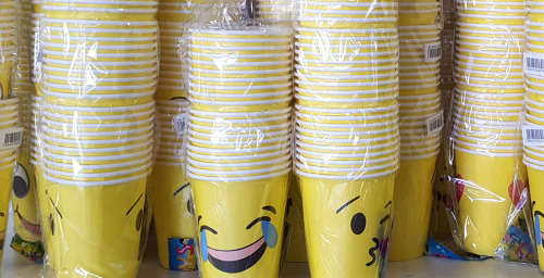 Modern emoji paper cups!! 10 cups per bid! CLEARANCE SALE!!! View other clearance auctions!.