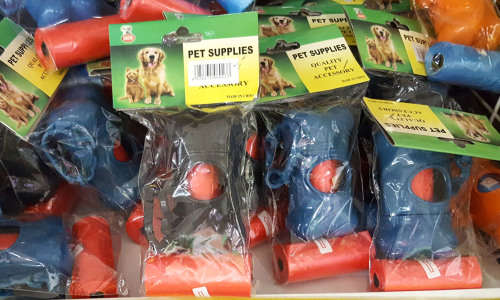 Pet holder with refill waste bags. REDUCED TO CLEAR! See our other clearance auctions!