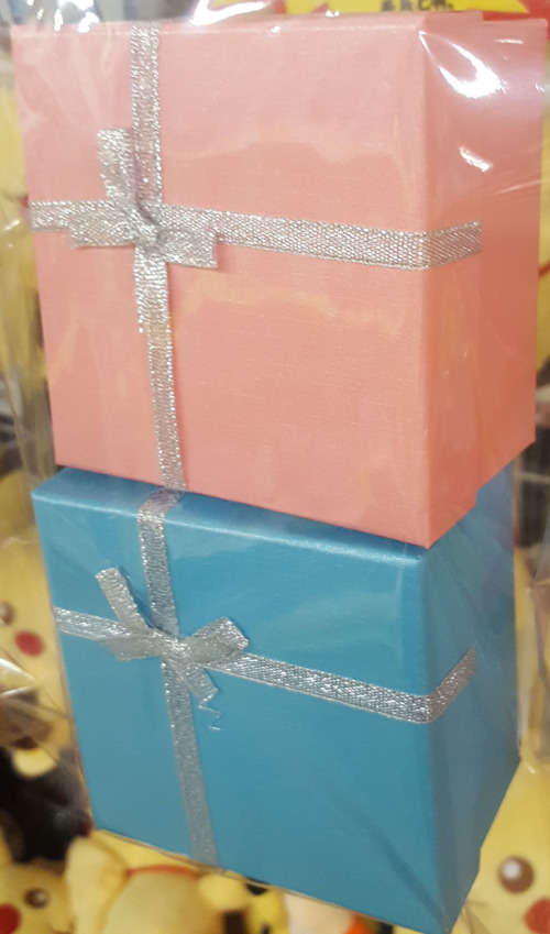 REDUCED TO CLEAR! Gift box. Various colors. See other clearance auctions!
