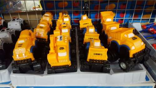 Construction toy truck. REDUCED TO CLEAR!! See other clearance auctions!