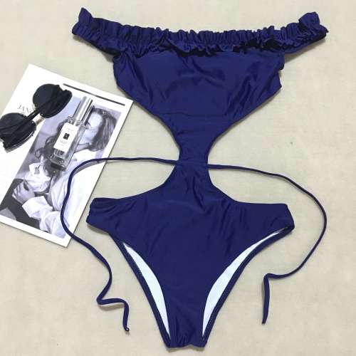 STUNNING Modern Swimsuit. SIZE M. View our other R1 auctions!