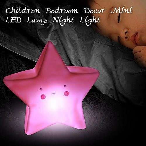 Star/Flamingo night light. Batteries included. LOTS OF R1 AUCTIONS!!
