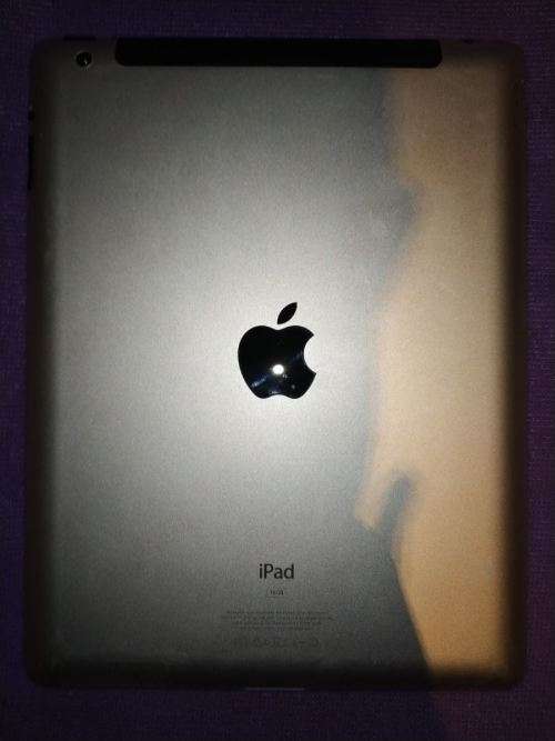 iPad 3rd Generation - 16GB - Wi-Fi + Cellular