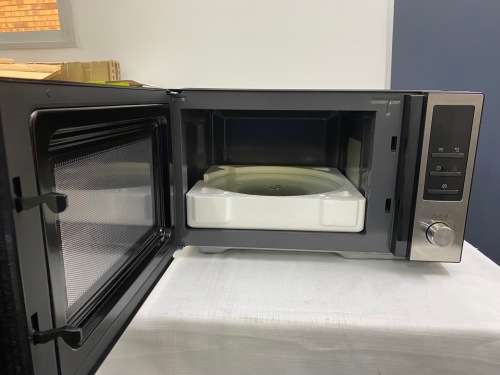 *BARGAIN BUY*DEMO AS NEW RUSSEL HOBS 30lt MICROWAVE- IN BOX -WORTH R2k-GRAB IT 4RM JUST R999!