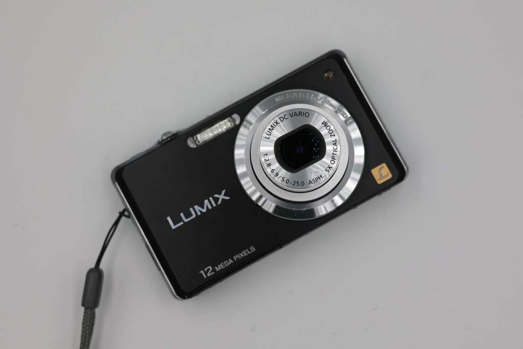 Panasonic Lumix DMC-FH1 digicam point and shoot camera. Please read carefully.