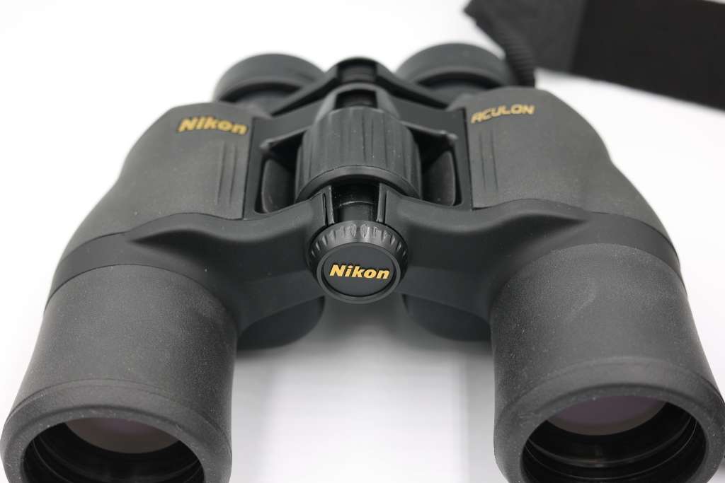 Nikon Aculon A211 10x42 binoculars