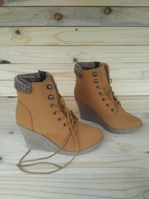 TAN WEDGE BOOTS....STUNNING