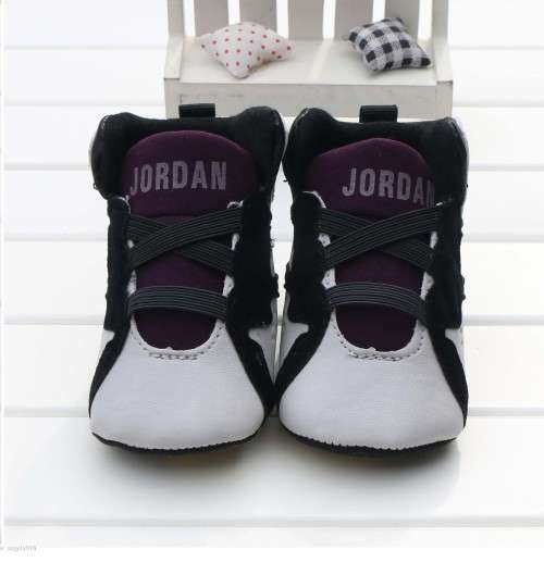 JORDAN BABY SNEAKERS.