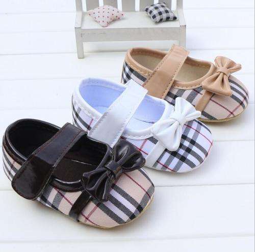 BURBERRY BABY SHOES.