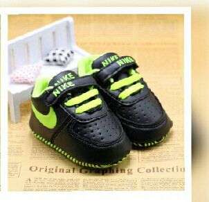 NIKE BABY SNEAKERS.