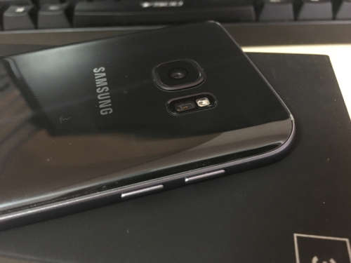 Original & Unlocked Samsung Galaxy S7. FREE DHL DELIVERY