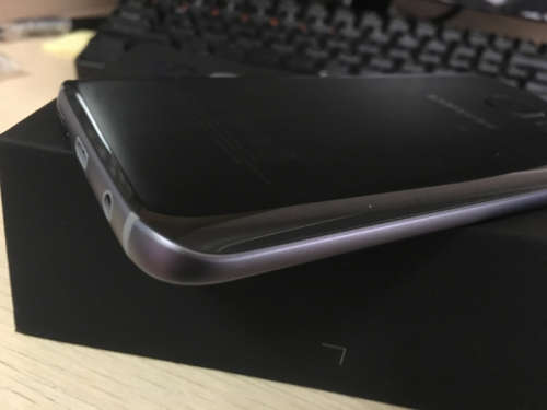 Original & Unlocked Samsung Galaxy S7. FREE DHL DELIVERY