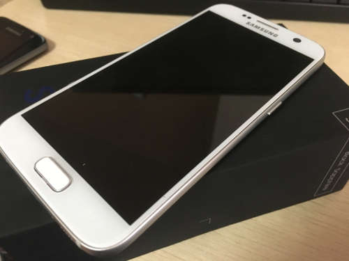 Original & Unlocked Samsung Galaxy S7. FREE DHL DELIVERY