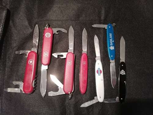 COLLECTION OF SWISS POCKET KNIVES